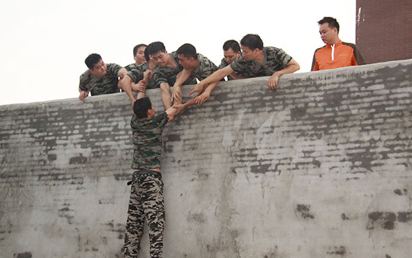 立式注塑機生產(chǎn)廠家 立式注塑機生產(chǎn)廠家