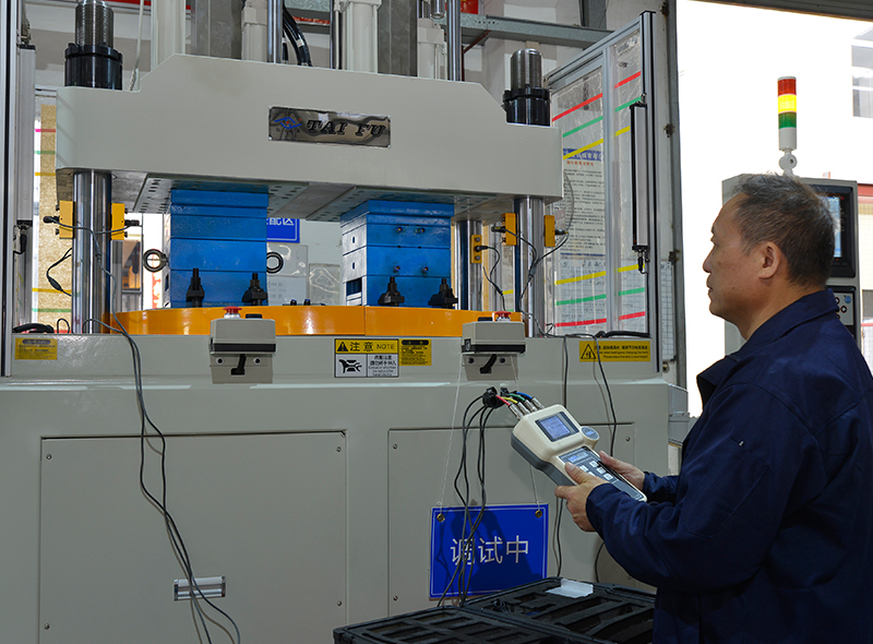 立式注塑機(jī)廠家鎖模力測(cè)儀
