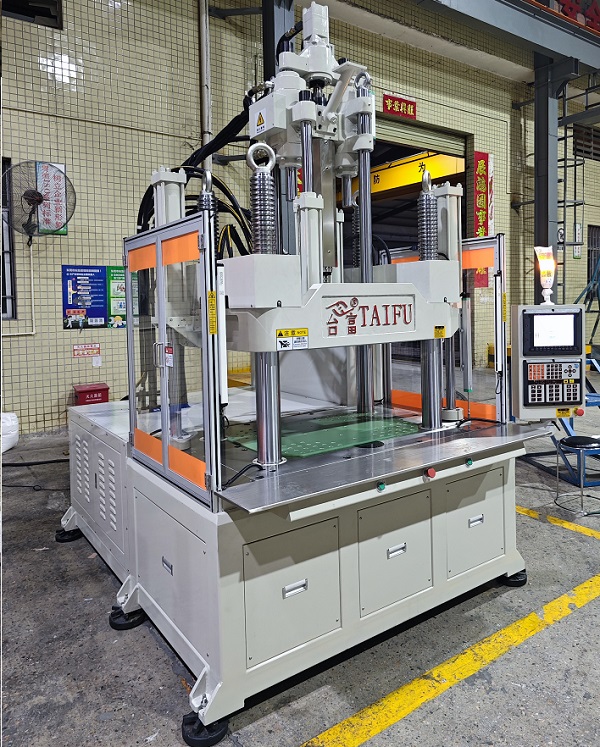 立式注塑機(jī)抱閘式鎖模機(jī)構(gòu)